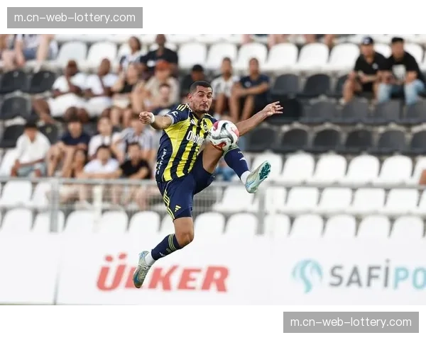 穆里尼奥三中卫实验再度受挫 半场换回四后卫方稳住局势
