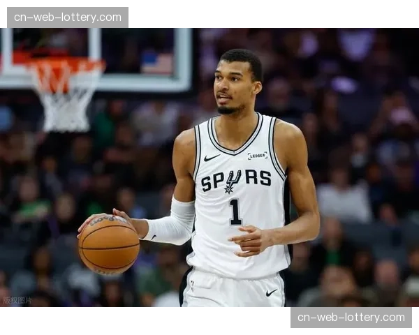 马刺132-104大胜国王，文班亚马18+8威少助攻历史第五